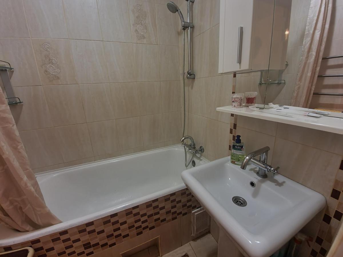 2-Х Комнатная Квартира Посуточно Sjymkent Exteriör bild